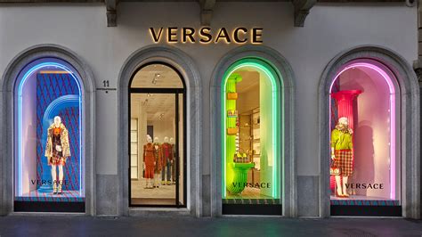 versace nuovi negozi|versace official website.